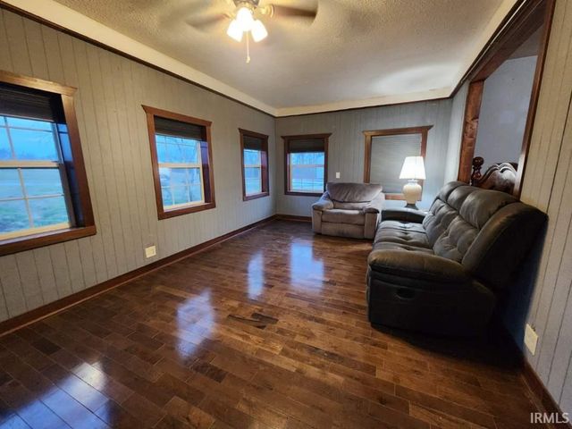 10707 N Jones Gap Road, Edwardsport, IN 47528