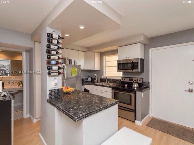 947 Lenox Ave 404, Miami Beach, FL 33139