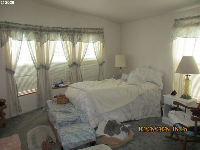 323 EASY St, Sutherlin, OR 97479