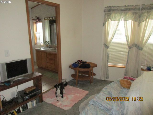 323 EASY St, Sutherlin, OR 97479