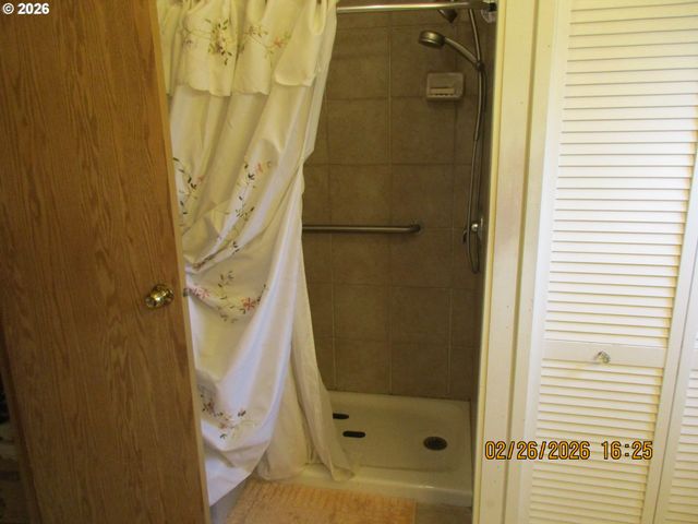 323 EASY St, Sutherlin, OR 97479