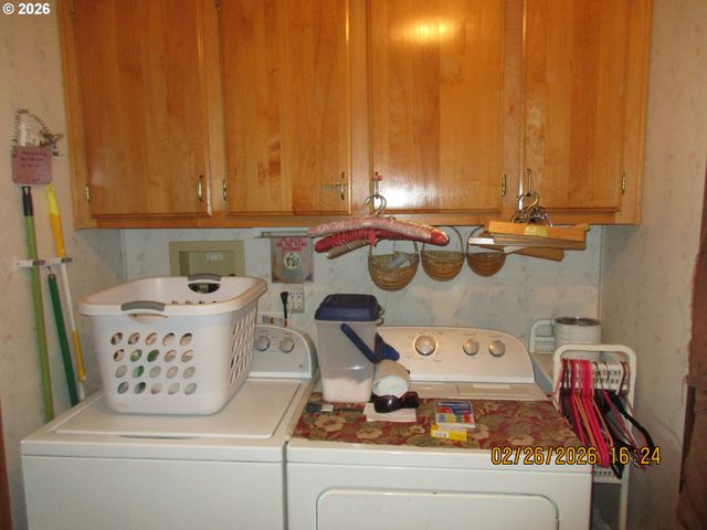 323 EASY St, Sutherlin, OR 97479