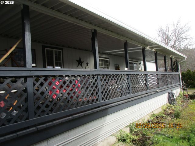 323 EASY St, Sutherlin, OR 97479