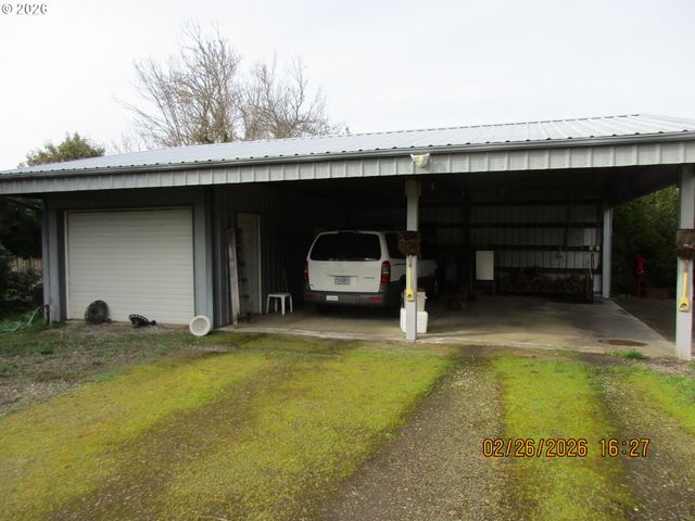 323 EASY St, Sutherlin, OR 97479
