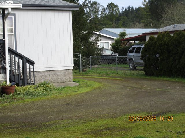 323 EASY St, Sutherlin, OR 97479