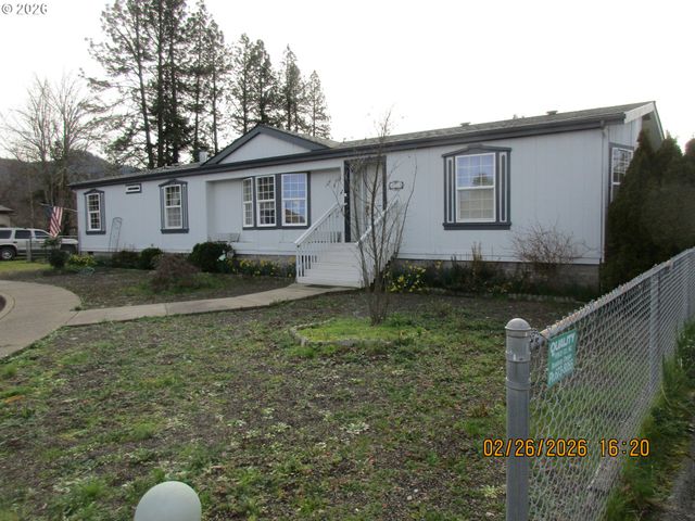 323 EASY St, Sutherlin, OR 97479