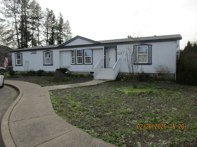 323 EASY St, Sutherlin, OR 97479