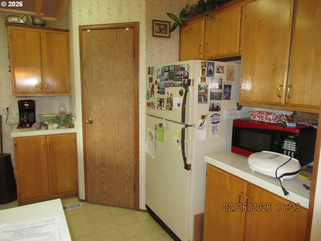 323 EASY St, Sutherlin, OR 97479