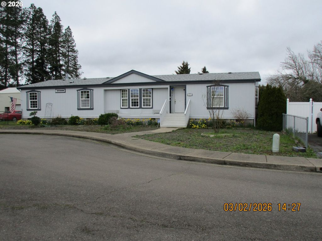 323 EASY St, Sutherlin, OR 97479