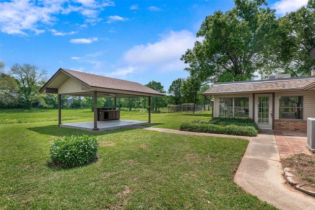 2564 Swan Lake Road, Bossier City, LA 71111