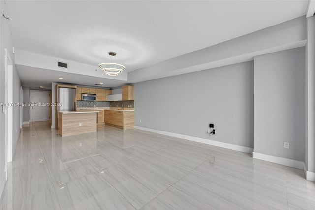 16385 Biscayne Boulevard 2920, North Miami Beach, FL 33160