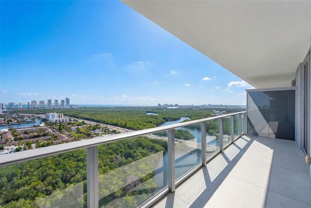 16385 Biscayne Boulevard 2920, North Miami Beach, FL 33160