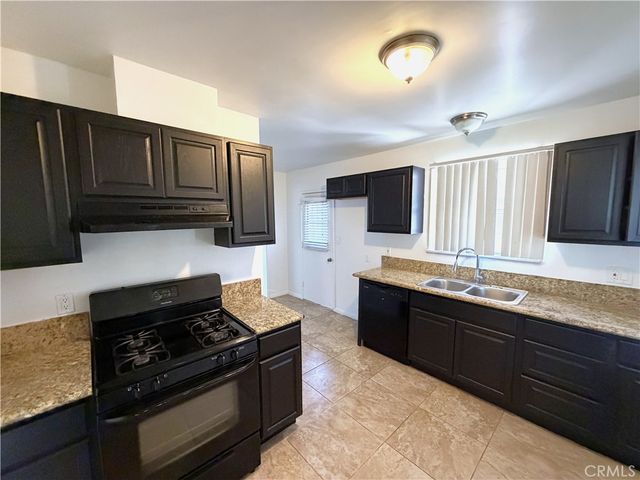 13944 Sayre Street, Sylmar, CA 91342