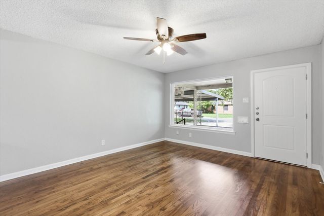 2129 Gaylord Drive, Dallas, TX 75227