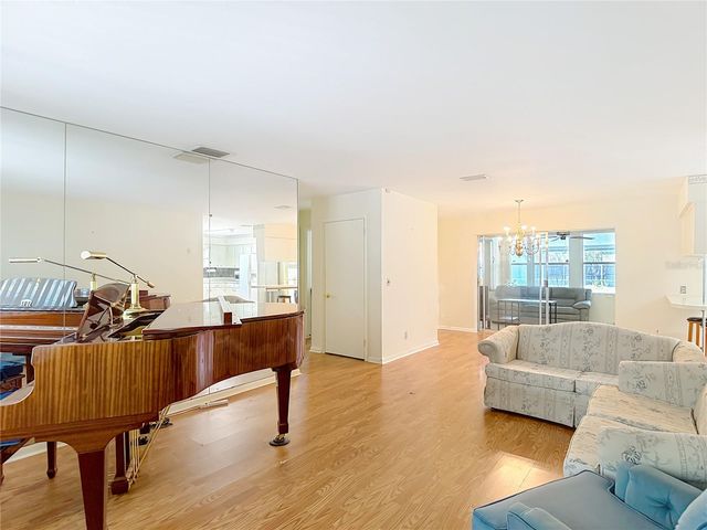 11328 N OAKLEAF AVENUE, Tampa, FL 33612