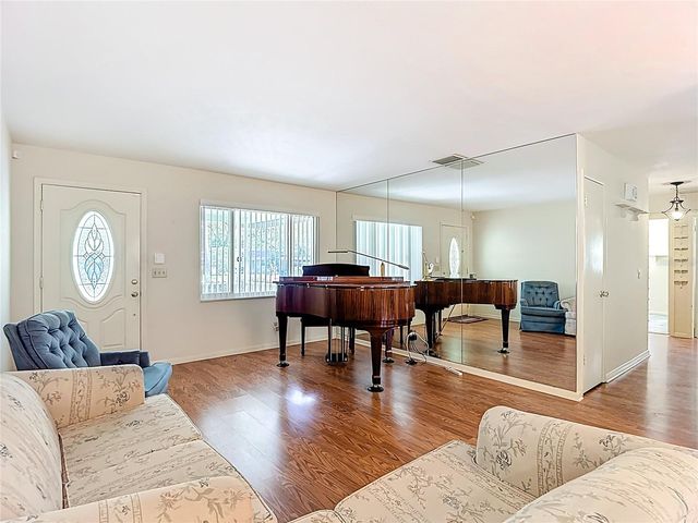 11328 N OAKLEAF AVENUE, Tampa, FL 33612