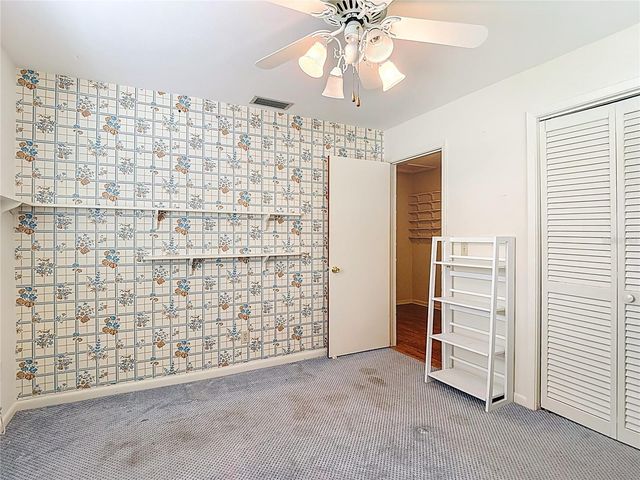 11328 N OAKLEAF AVENUE, Tampa, FL 33612