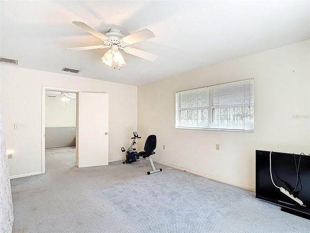 11328 N OAKLEAF AVENUE, Tampa, FL 33612