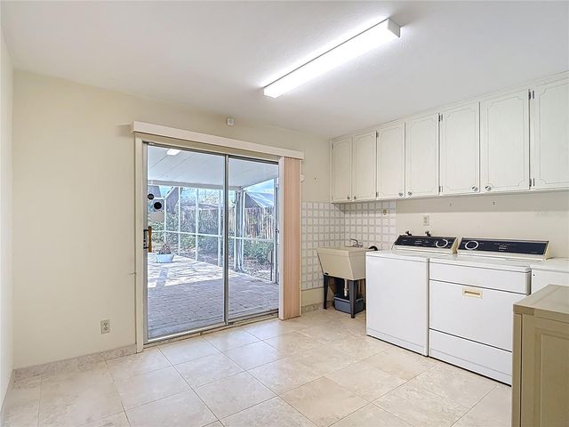 11328 N OAKLEAF AVENUE, Tampa, FL 33612