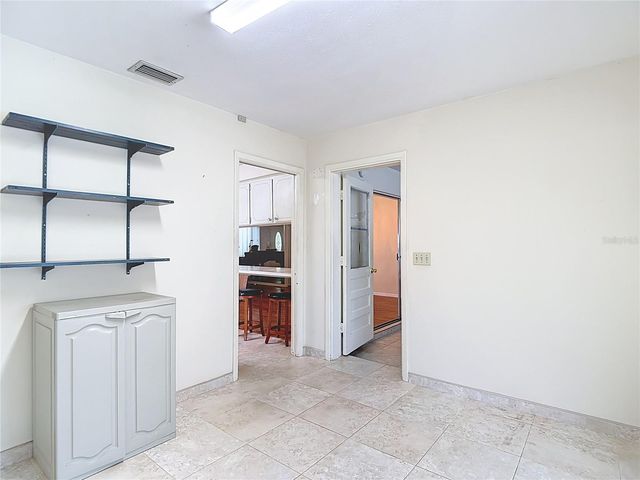 11328 N OAKLEAF AVENUE, Tampa, FL 33612