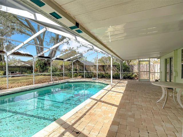 11328 N OAKLEAF AVENUE, Tampa, FL 33612