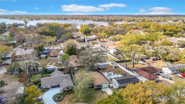 11328 N OAKLEAF AVENUE, Tampa, FL 33612