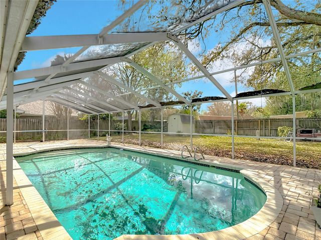 11328 N OAKLEAF AVENUE, Tampa, FL 33612