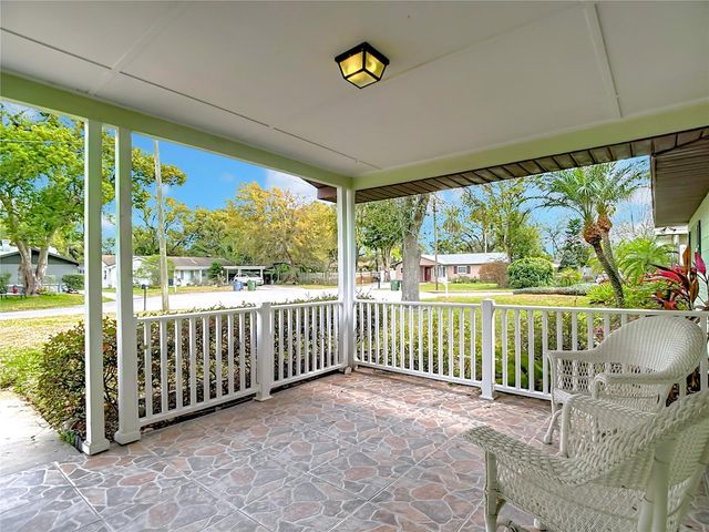 11328 N OAKLEAF AVENUE, Tampa, FL 33612