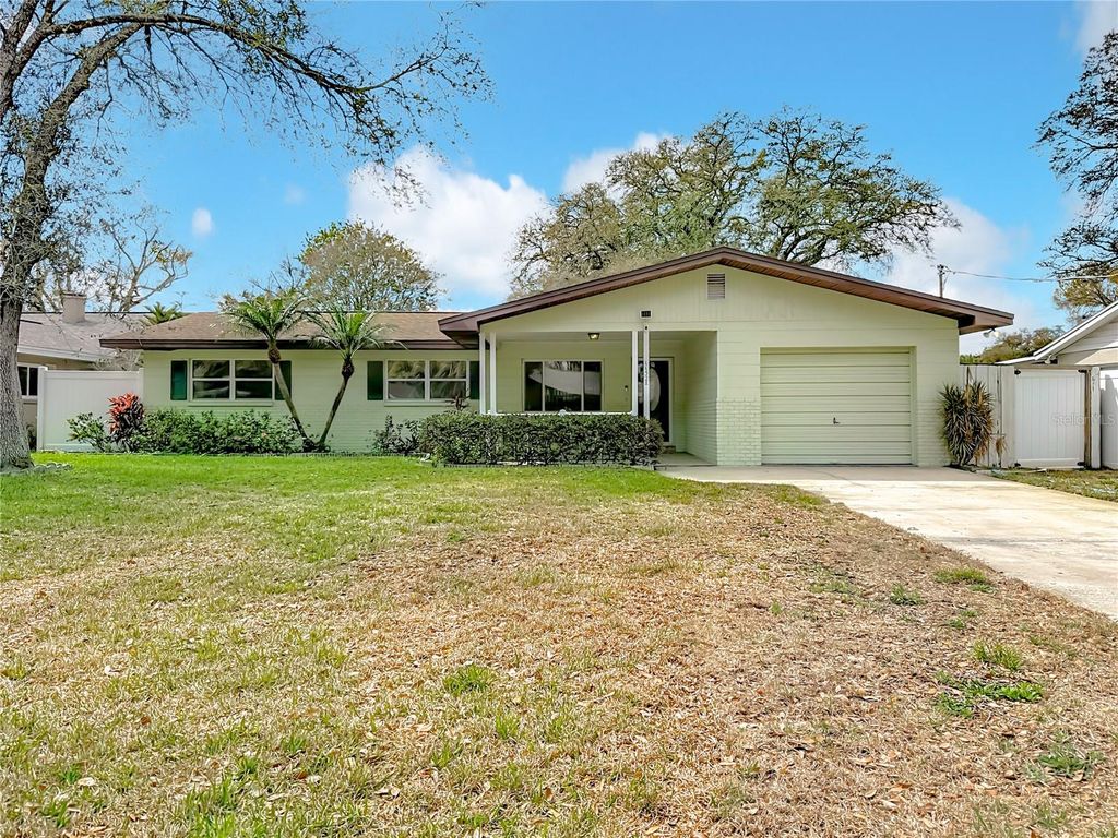 11328 N OAKLEAF AVENUE, Tampa, FL 33612