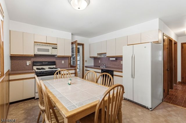 336 W Crescent Pkwy, South Plainfield Boro, NJ 07080