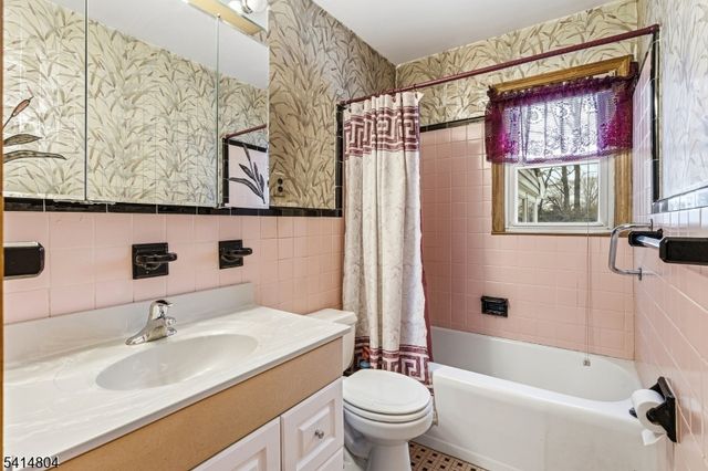 336 W Crescent Pkwy, South Plainfield Boro, NJ 07080