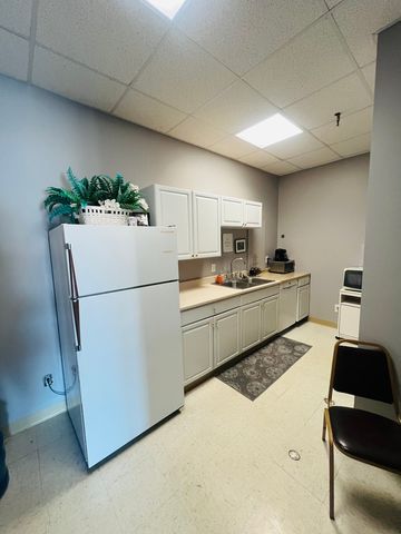 4777 E State Street 4-5-6, Rockford, IL 61108