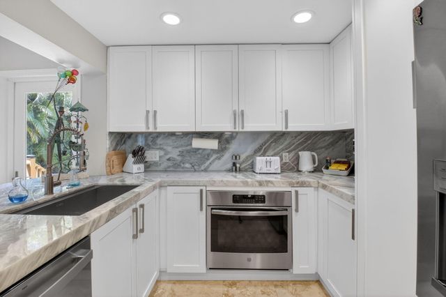 122 Andrews Avenue, Delray Beach, FL 33483