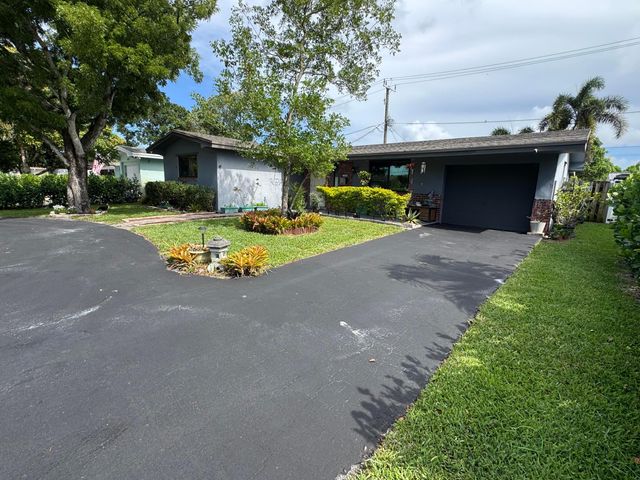 8780 NW 11th Street, Pembroke Pines, FL 33024