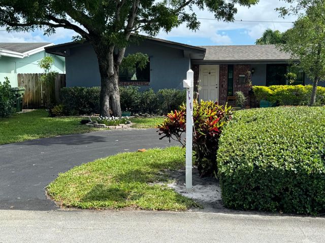 8780 NW 11th Street, Pembroke Pines, FL 33024