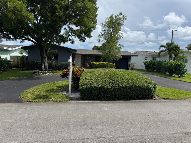 8780 NW 11th Street, Pembroke Pines, FL 33024