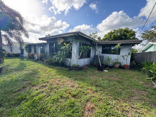 8780 NW 11th Street, Pembroke Pines, FL 33024