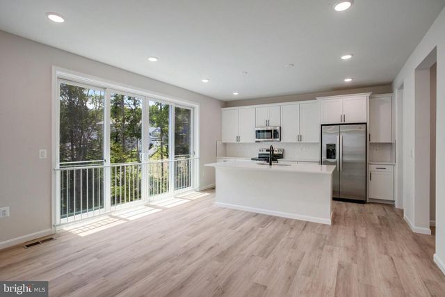 35606 PINE NEEDLE LN, Locust Grove, VA 22508