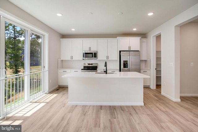 35606 PINE NEEDLE LN, Locust Grove, VA 22508