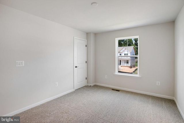 35606 PINE NEEDLE LN, Locust Grove, VA 22508