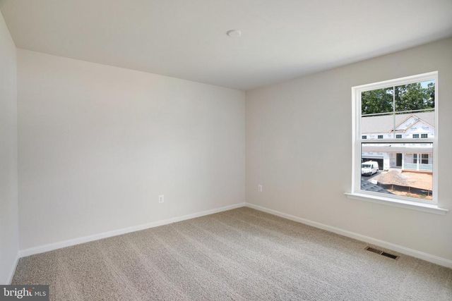 35606 PINE NEEDLE LN, Locust Grove, VA 22508