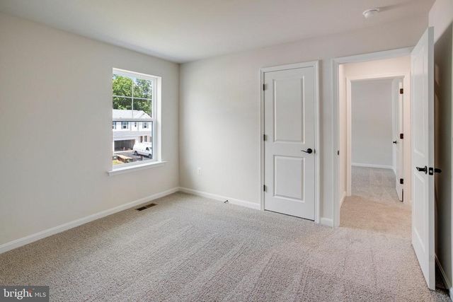 35606 PINE NEEDLE LN, Locust Grove, VA 22508