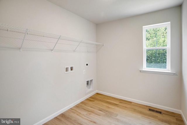 35606 PINE NEEDLE LN, Locust Grove, VA 22508
