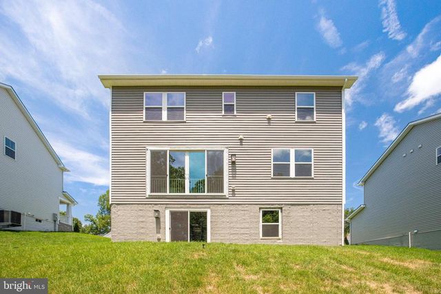 35606 PINE NEEDLE LN, Locust Grove, VA 22508