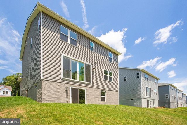 35606 PINE NEEDLE LN, Locust Grove, VA 22508