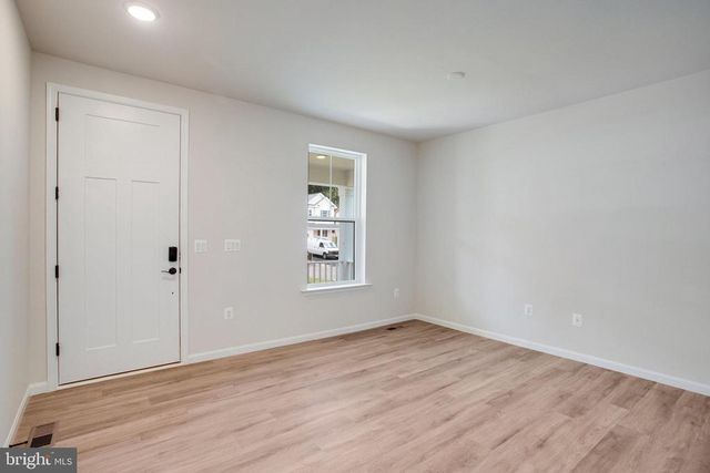 35606 PINE NEEDLE LN, Locust Grove, VA 22508
