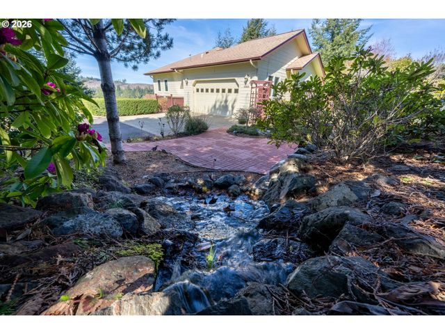 93621 LINKS Ln, Coos Bay, OR 97420