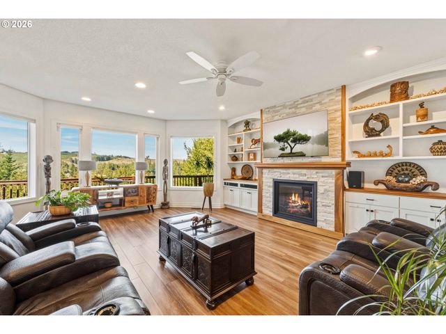 93621 LINKS Ln, Coos Bay, OR 97420