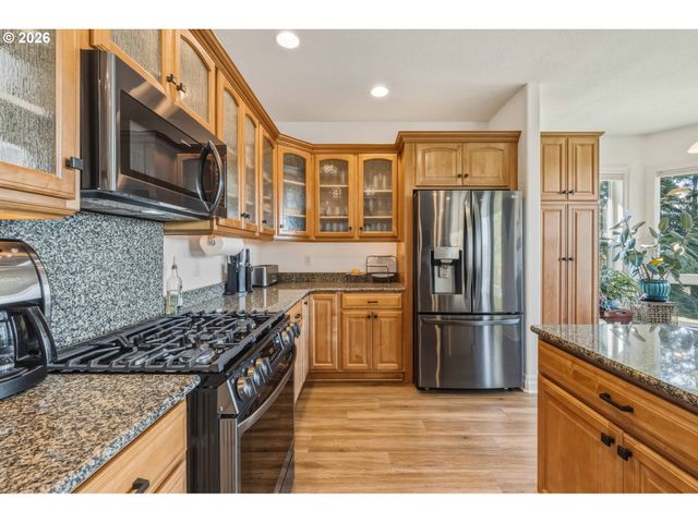 93621 LINKS Ln, Coos Bay, OR 97420