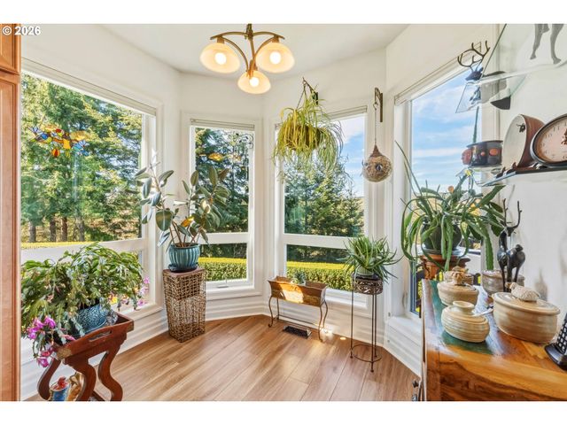 93621 LINKS Ln, Coos Bay, OR 97420